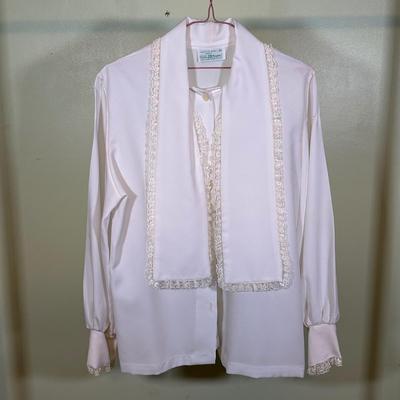 LOT 51B: Vintage Women’s Tops, Blouses & More