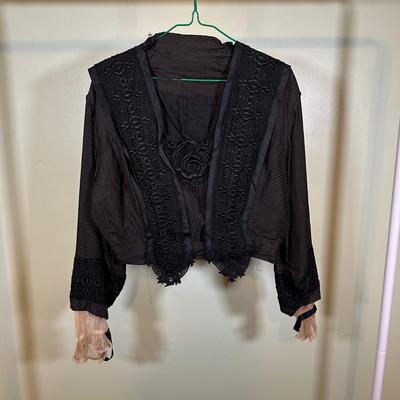 LOT 51B: Vintage Women’s Tops, Blouses & More