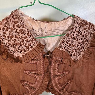 LOT 51B: Vintage Women’s Tops, Blouses & More