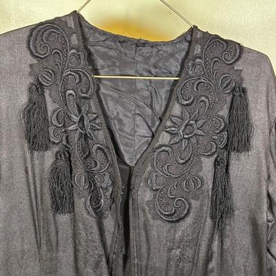 LOT 51B: Vintage Women’s Tops, Blouses & More