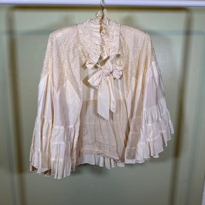LOT 51B: Vintage Women’s Tops, Blouses & More