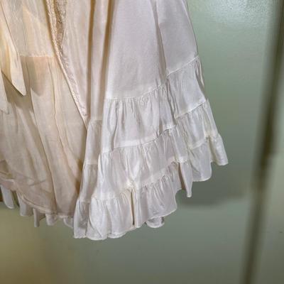 LOT 51B: Vintage Women’s Tops, Blouses & More