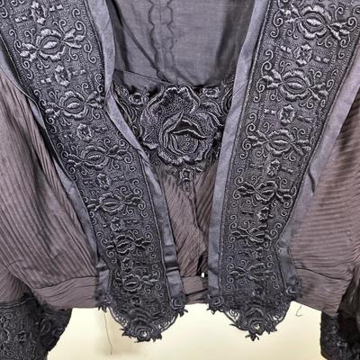 LOT 51B: Vintage Women’s Tops, Blouses & More