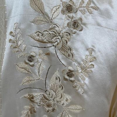 LOT 51B: Vintage Women’s Tops, Blouses & More