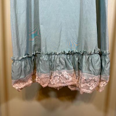 LOT 52B: Vintage Women’s Sleepwear