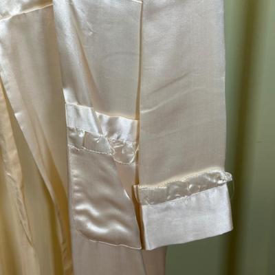 LOT 52B: Vintage Women’s Sleepwear