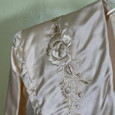 LOT 52B: Vintage Women’s Sleepwear