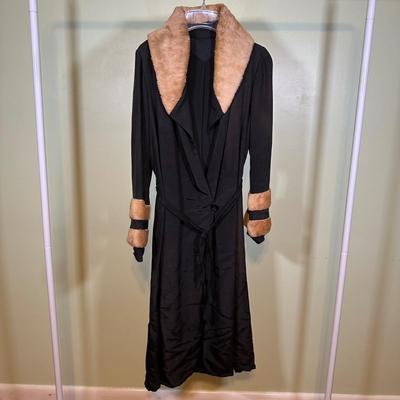 LOT 52B: Vintage Women’s Sleepwear