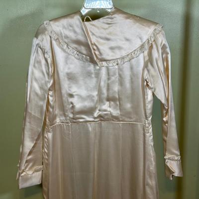LOT 52B: Vintage Women’s Sleepwear