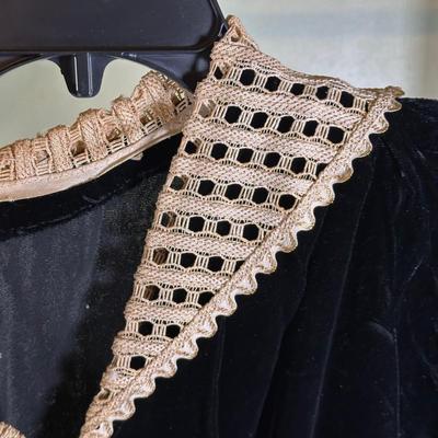 LOT 57B: Beautiful Vintage Dress Collection