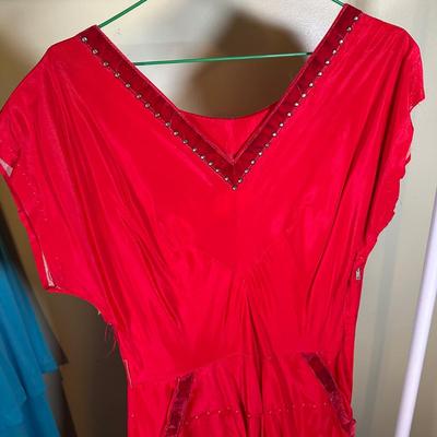 LOT 57B: Beautiful Vintage Dress Collection