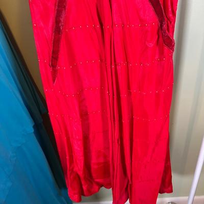 LOT 57B: Beautiful Vintage Dress Collection