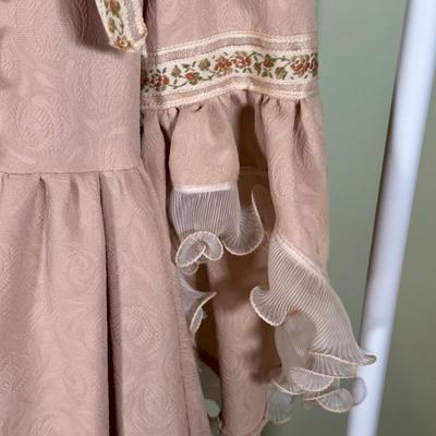 LOT 57B: Beautiful Vintage Dress Collection