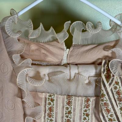 LOT 57B: Beautiful Vintage Dress Collection