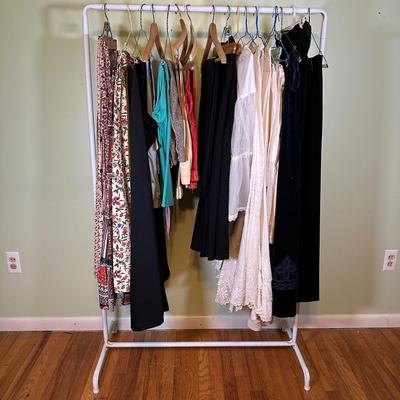 LOT 58B: Vintage Women’s Pants, Skirts & More