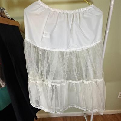LOT 58B: Vintage Women’s Pants, Skirts & More