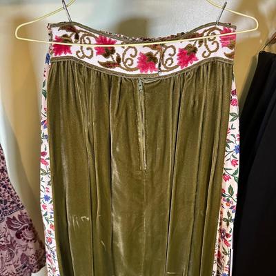 LOT 58B: Vintage Women’s Pants, Skirts & More