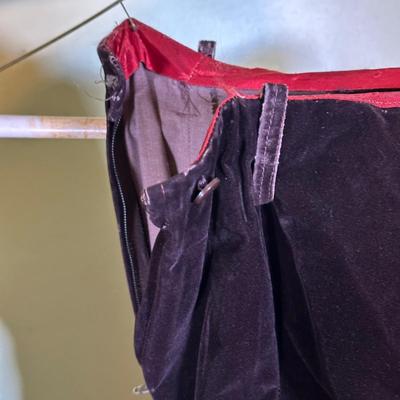 LOT 58B: Vintage Women’s Pants, Skirts & More