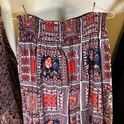 LOT 58B: Vintage Women’s Pants, Skirts & More