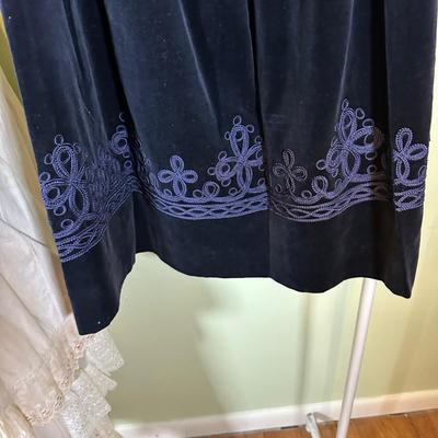 LOT 58B: Vintage Women’s Pants, Skirts & More