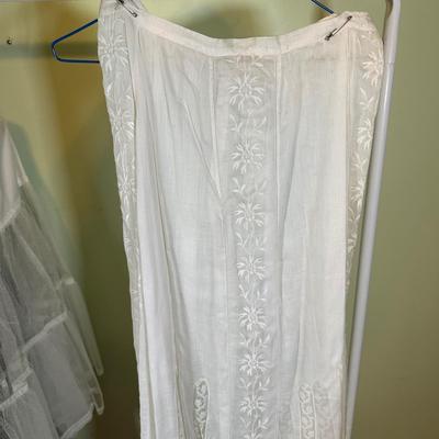LOT 58B: Vintage Women’s Pants, Skirts & More