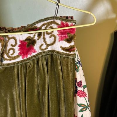 LOT 58B: Vintage Women’s Pants, Skirts & More