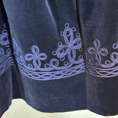 LOT 58B: Vintage Women’s Pants, Skirts & More