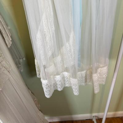 LOT 58B: Vintage Women’s Pants, Skirts & More