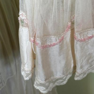 LOT 58B: Vintage Women’s Pants, Skirts & More