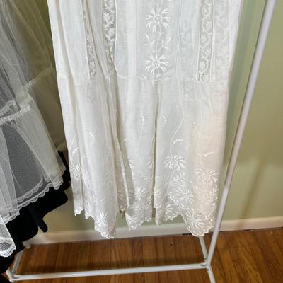 LOT 58B: Vintage Women’s Pants, Skirts & More