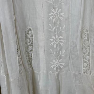 LOT 58B: Vintage Women’s Pants, Skirts & More