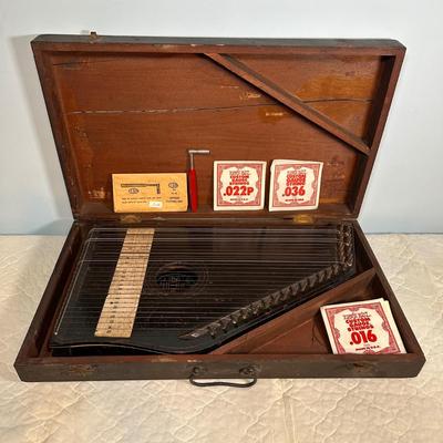 LOT 76A: Vintage Auto Harp (Zither) by Phonoharp Co