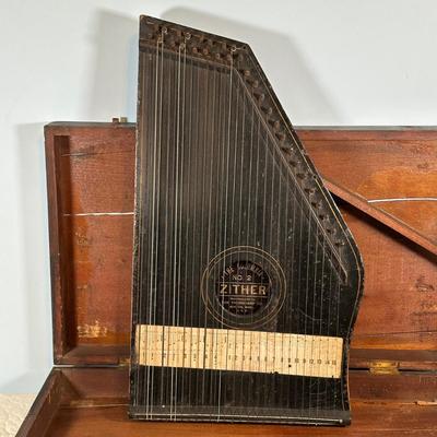 LOT 76A: Vintage Auto Harp (Zither) by Phonoharp Co