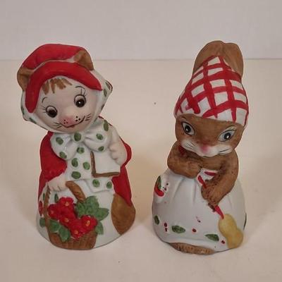 LOT 86D: Various Holiday Animal Decor