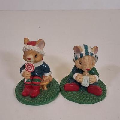 LOT 86D: Various Holiday Animal Decor