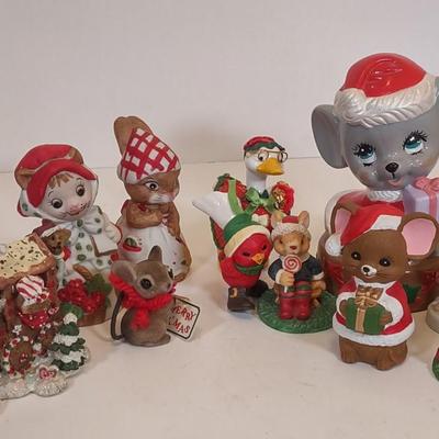 LOT 86D: Various Holiday Animal Decor