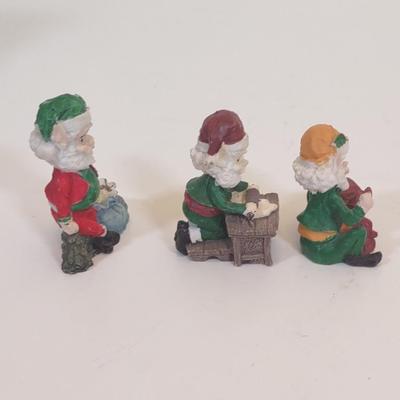 LOT 96 D: Various Santa Figurines