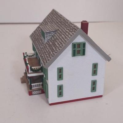 LOT 98D: Sarah Plain and Tall Collectible Houses