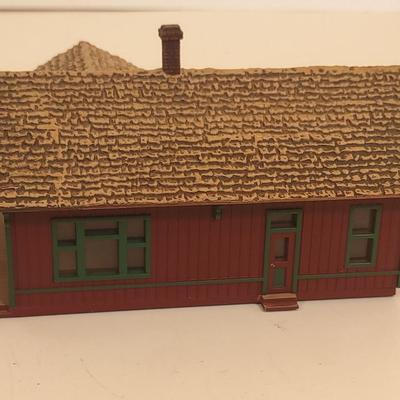 LOT 98D: Sarah Plain and Tall Collectible Houses