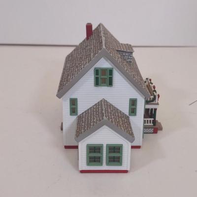 LOT 98D: Sarah Plain and Tall Collectible Houses