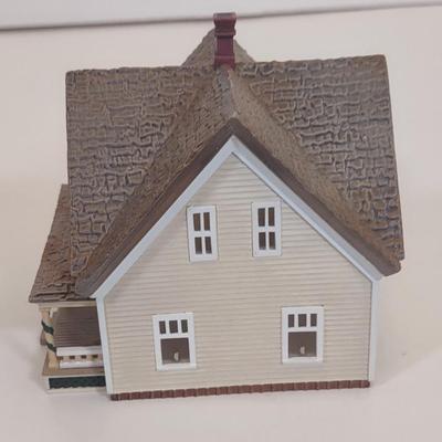LOT 98D: Sarah Plain and Tall Collectible Houses
