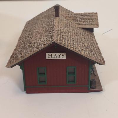 LOT 98D: Sarah Plain and Tall Collectible Houses