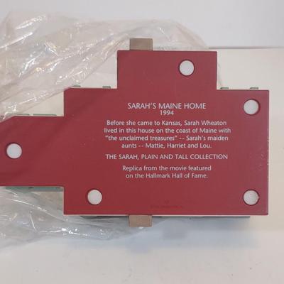 LOT 98D: Sarah Plain and Tall Collectible Houses