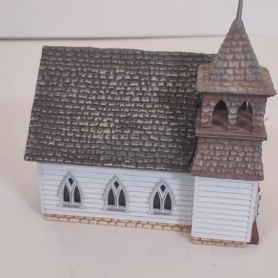 LOT 98D: Sarah Plain and Tall Collectible Houses