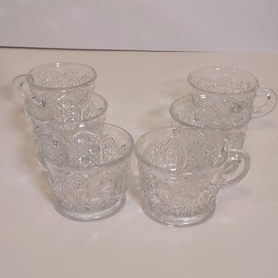 LOT 119D: Christmas Ornaments with Punch Bowl and Cups (6)