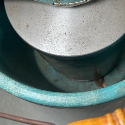 LOT 122A: Vintage Maid Of Honor 6qt Ice Cream Maker