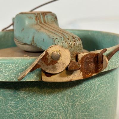 LOT 122A: Vintage Maid Of Honor 6qt Ice Cream Maker