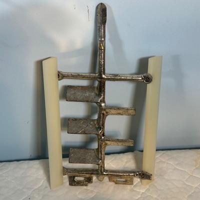 LOT 122A: Vintage Maid Of Honor 6qt Ice Cream Maker