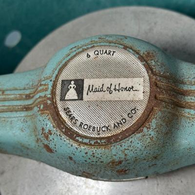 LOT 122A: Vintage Maid Of Honor 6qt Ice Cream Maker