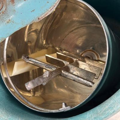 LOT 122A: Vintage Maid Of Honor 6qt Ice Cream Maker